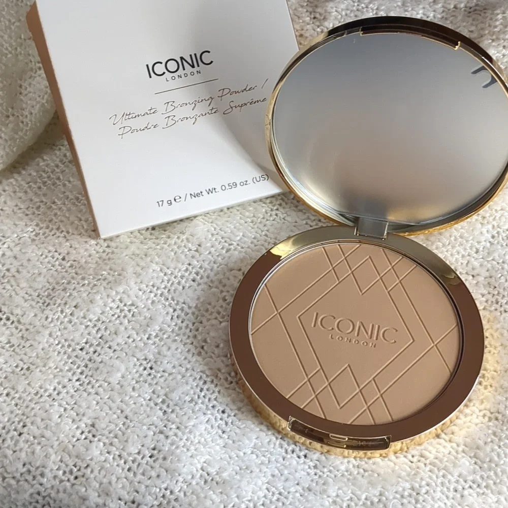 ICONIC London Ultimate Bronzing Powder in Warm Bronze, 17g/0.58oz